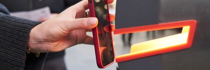 Handyticket wird gescannt