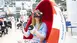 Auf der Tourismusmesse: Frau mit VR-Brille beim einer Virtual Reality Kroatienreise