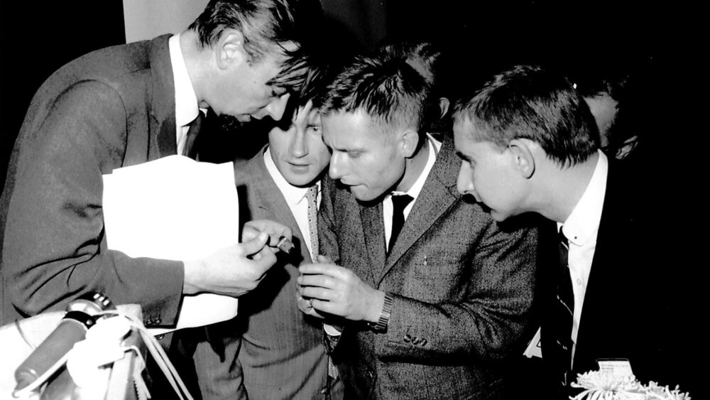 Besucher auf der ersten electronica 1964