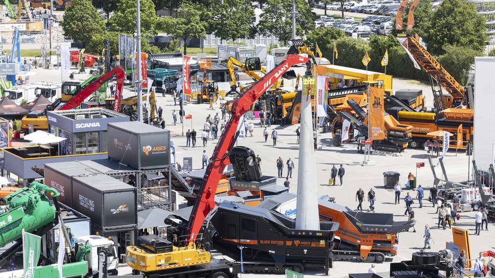 Photo 5: Large equipment on the open-air site at the environmental technology trade fair IFAT