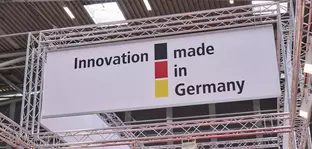 Schild an Traverse: 