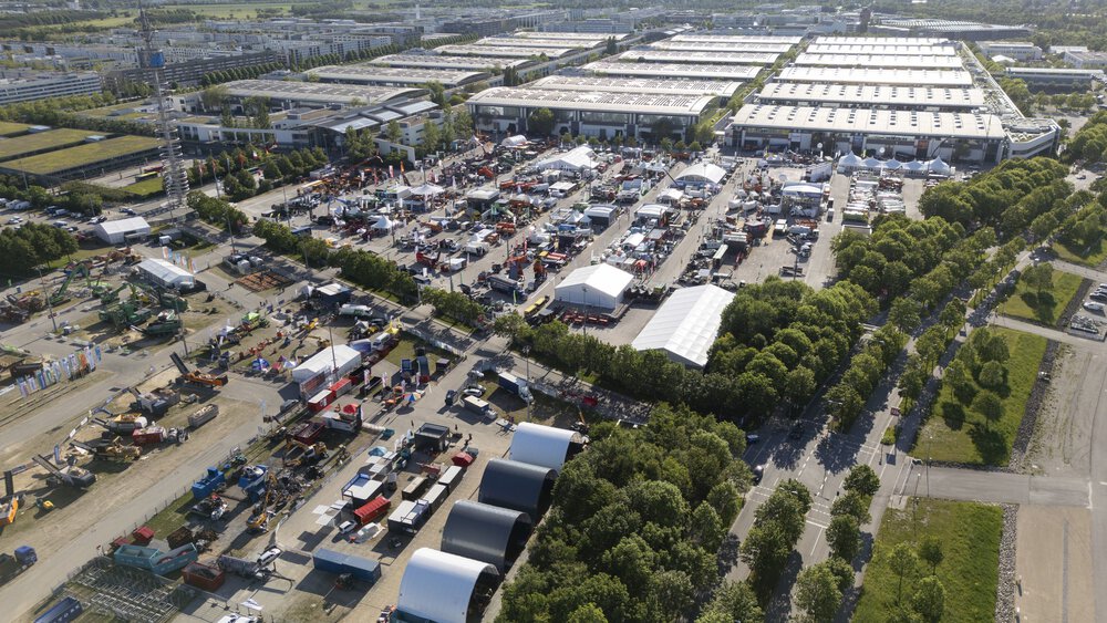Luftaufnahme des Freigeländes der Messe mit den aufgebauten Ständen der IFAT Munich.