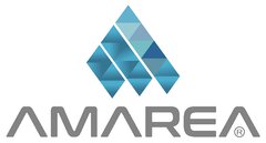 AMAREA Logo mit klarem grauen Schriftzug unter einem Design aus in verschiedenen Blautönen schattierten Dreiecken.