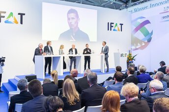 Industry discussion at the trade fair
