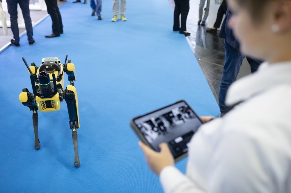 330 Aussteller präsentierten ihre digitalen Innovationen wie hier einen mobilen Baustellenroboter. 