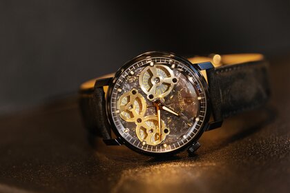 Time Pieces Hall Uhren