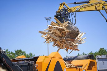 Waste wood shredder