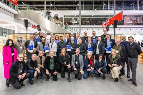 Gruppenbild der Preisträger des Innovationspreis Architektur+ Bauwesen 2025