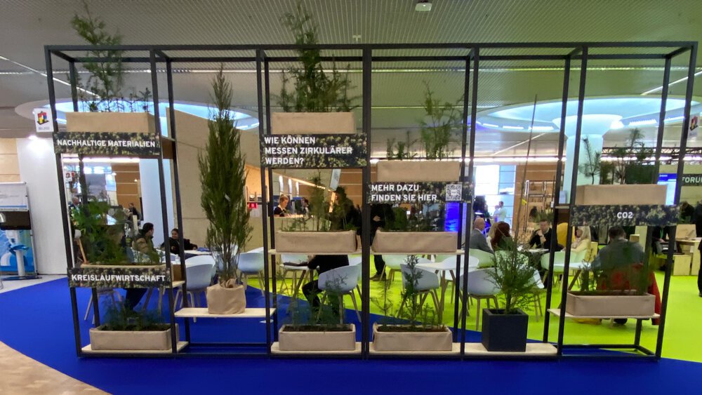 Holz ist auf dem Bau ein immer beliebterer Baustoff. Der nachhaltige Rohstoff ist mehr als nur ein Stilmittel moderner Architektur geworden.