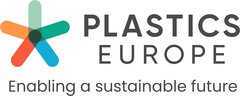 Logo von Plastics Europe mit einem bunten Stern und dem Text „Enabling a sustainable future“.