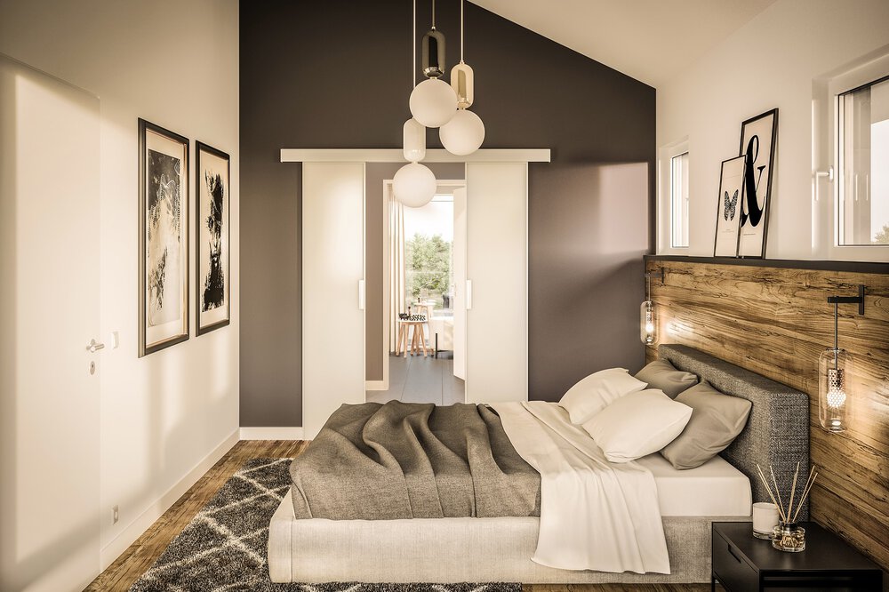 Modernes Schlafzimmer mit grauer Akzentwand, hölzernem Kopfteil, Hängelampen, gerahmten Kunstwerken und einer offenen Schiebetür.