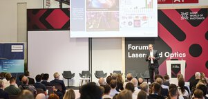 Presentation on laser fusion in the “Lasers and Optics” forum at Laser World of Photonics 2025, numerous listeners in the audience.