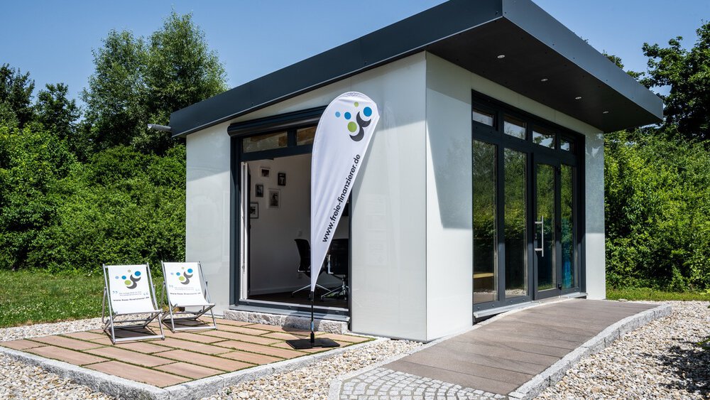Außenansicht Beratungspavillon Musterhaus Freie Finanzierer Vermittler GmbH & Co. KG