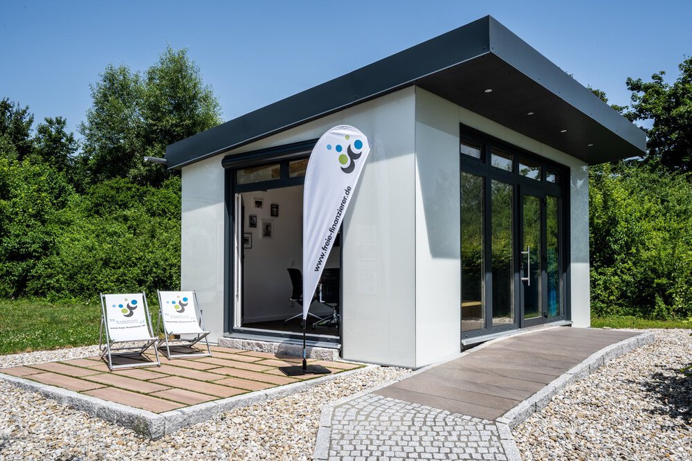 Außenansicht Beratungspavillon Musterhaus Freie Finanzierer Vermittler GmbH & Co. KG