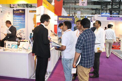 	
analytica Anacon India & ILE: Visitors at a stand