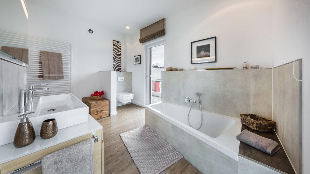 Badezimmer Musterhaus von OKAL Haus GmbH 