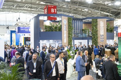 Numerous visitors in Hall B1 at transport logistic in front of the 