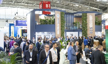 Numerous visitors in Hall B1 at transport logistic in front of the 
