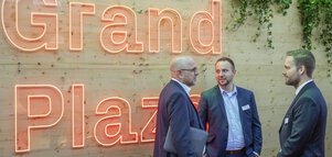Persönliche Gespräche auf der EXPO REAL schaffen Raum für Networking, den Austausch von Ideen und die Anbahnung neuer Geschäftskontakte.