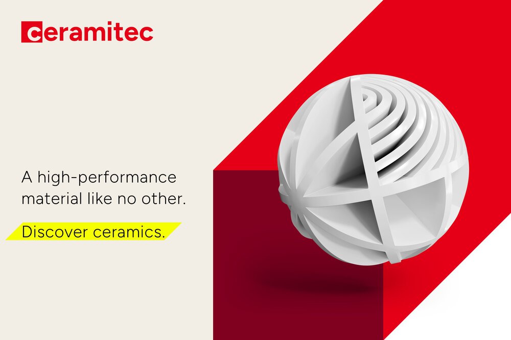 Eine geometrische weiße Keramikkugel mit dem Text: ceramitec. Ein Hochleistungsmaterial wie kein anderes. Entdecken Sie Keramik.