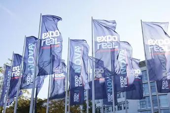 Mit Transform & Beyond by EXPO REAL gibt es ab sofort in der Halle A3 der EXPO REAL einen Bereich, der sich diesen Zukunfts- und Transformationsthemen widmet.