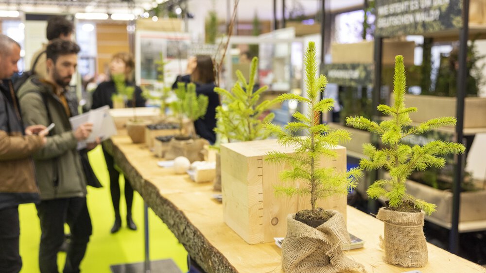 Messe München und meplan verschenken 3.000 Bäume gegen das Waldsterben.