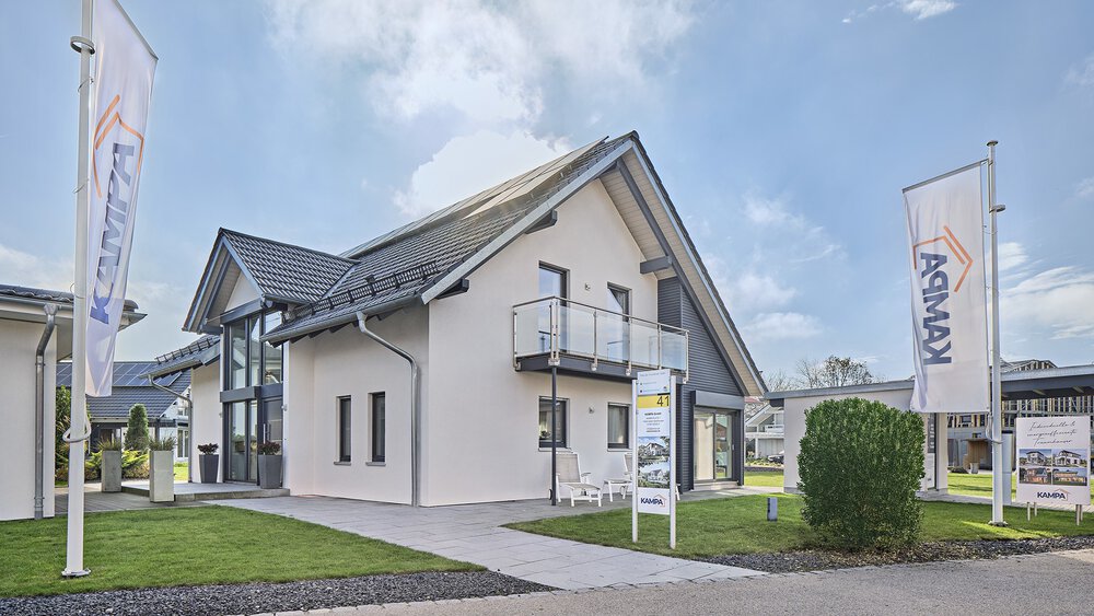 Außenansicht vom Musterhaus MAGOS der KAMPA GmbH in Poing-Grub