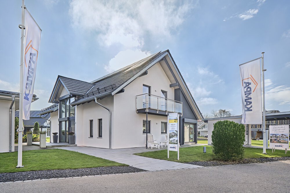 Außenansicht vom Musterhaus MAGOS der KAMPA GmbH in Poing-Grub