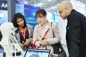 The electronics community engaged in intensive dialogue at the stands