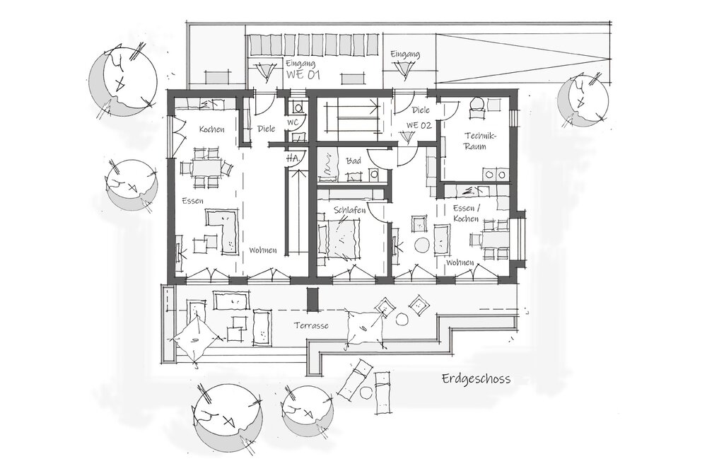 Schwarz-weißer Plan eines Erdgeschosses für zwei separate Wohnbereiche mit beschrifteten Räumen, Terrasse und Eingängen.