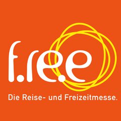 Logo auf orangefarbenem Hintergrund mit weißer, verspielter Schrift 'f.re.e', gelben, ineinander verschlungenen Ringen und Slogan 'Die Reise- und Freizeitmesse.'