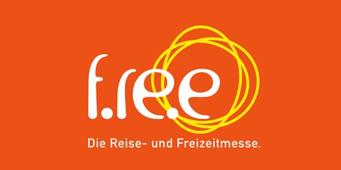 Logo auf orangefarbenem Hintergrund mit weißer, verspielter Schrift 'f.re.e', gelben, ineinander verschlungenen Ringen und Slogan 'Die Reise- und Freizeitmesse.'