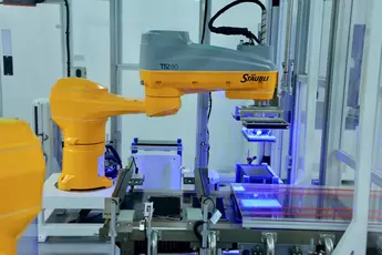 Dank ihrer hohen Dynamik bewähren sich die neuen Stäubli Vierachs-Roboter, hier im Bild ein TS2-80, bei der Brennstoffzellenproduktion in China. © Stäubli