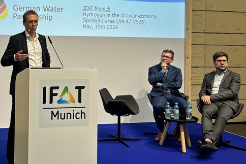 Vortrag zu Wasser und Wasserstoff auf der IFAT Munich 2024 (von links): Dr.-Ing. Gerd Sagawe, Edwin Locker und Dr. Daniel Frank.