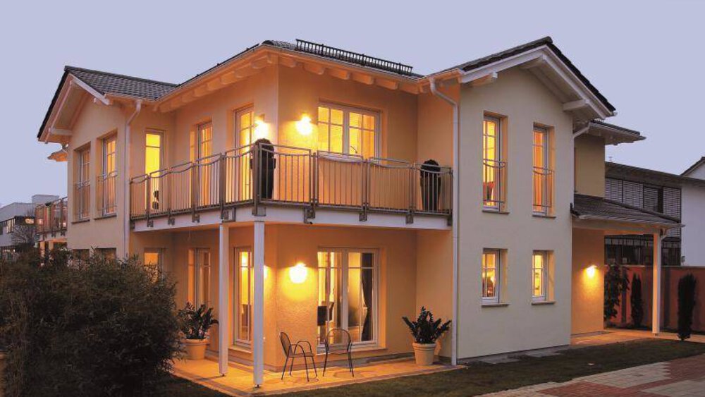 Außenansicht Musterhaus Doppelhaus Poing von Hanse Haus GmbH & Co. KG