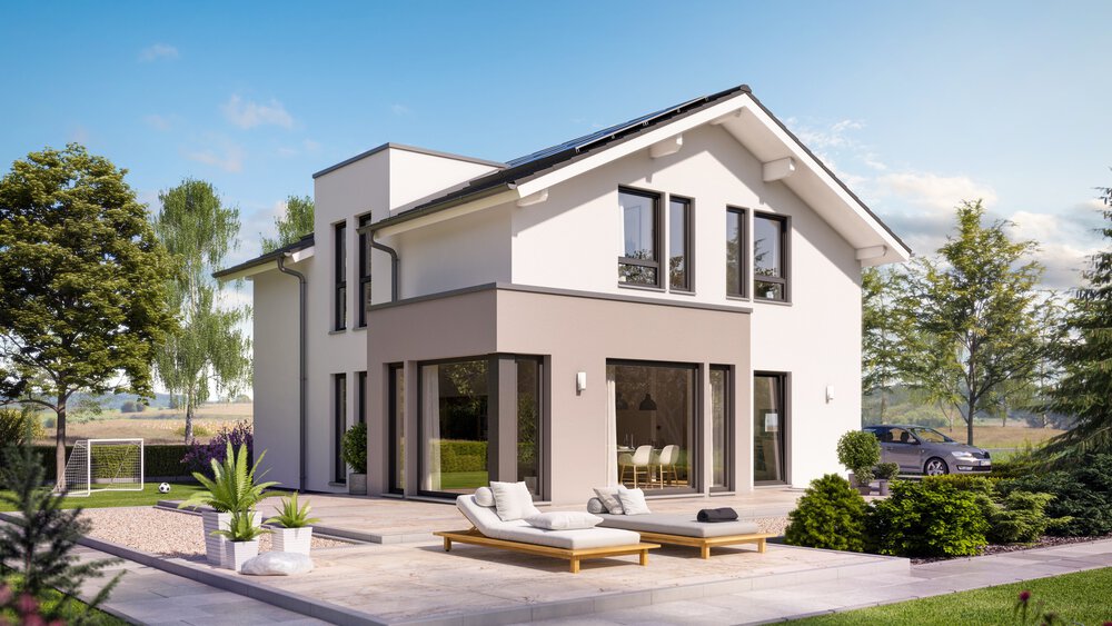 Modernes zweistöckiges Haus mit Terrasse, umgeben von grünem Rasen, bunten Pflanzen und Bäumen unter einem klaren blauen Himmel.