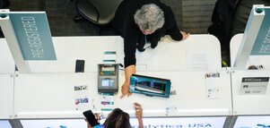person registering at the show analytica USA