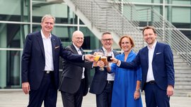 drinktec and BrauBeviale join forces. (from left to right: CEO NürnbergMesse Peter Ottmann, CEO Messe München Dr. Reinhard Pfeiffer, CEO YONTEX Rolf Keller, Executive Vice President YONTEX Petra Westphal, CEO Messe München Stefan Rummel)
