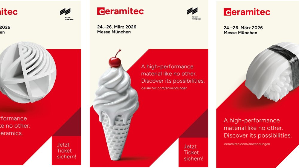 Drei Plakate mit keramischen Objekten in Form einer Kugel, einer Eistüte und von Sushi, die für die Ceramitec 2026 werben.