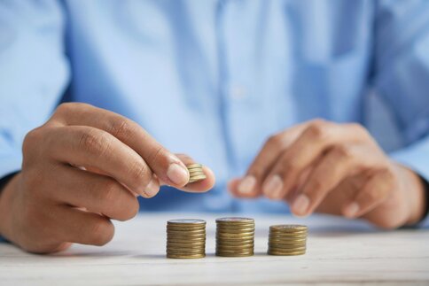 hands with coins