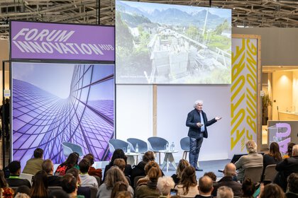 Bühnenpräsentation auf der BAU 2025 - Forum Innovation Hub