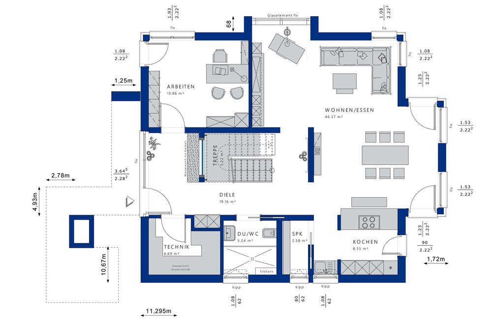 Grundriss mit beschrifteten Räumen und Maßangaben; umfasst Wohn-, Ess-, Küchen-, Büro-, Bad- und Technikbereiche.