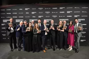 The winners of the INHORGENTA AWARD 2025 present their trophies in front of a logo wall at the gala.