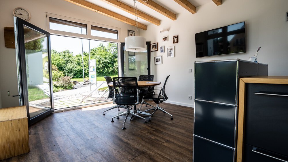 Wohnbereich Musterhaus von Freie Finanzierer Vermittler GmbH & Co. KG 