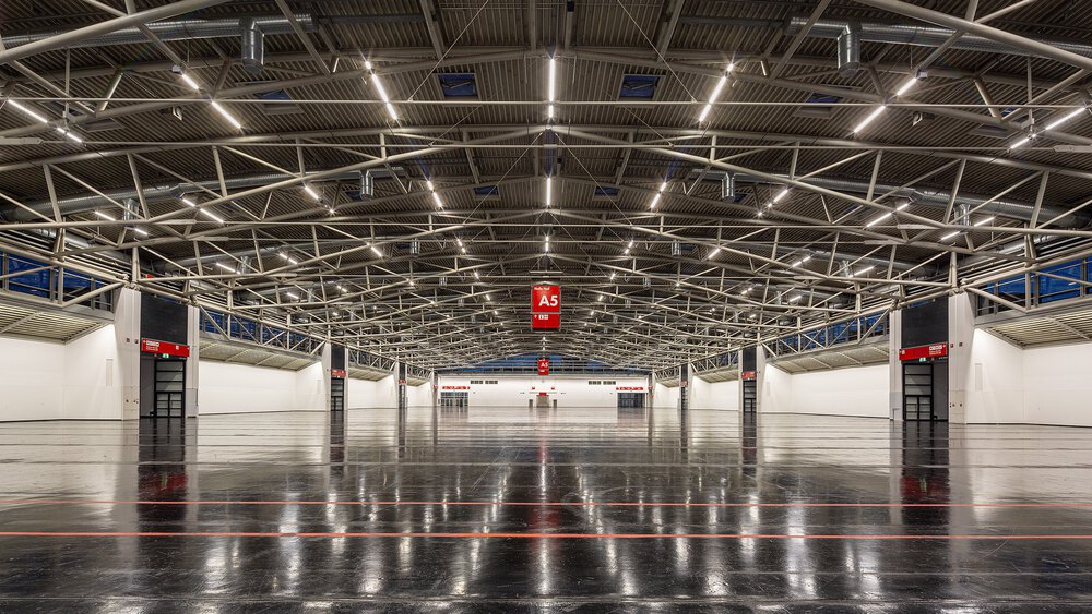Die Installation der neuen LED-Technologien ist ausschließlich in leeren Hallen möglich. Foto: RIDI Leuchten GmbH