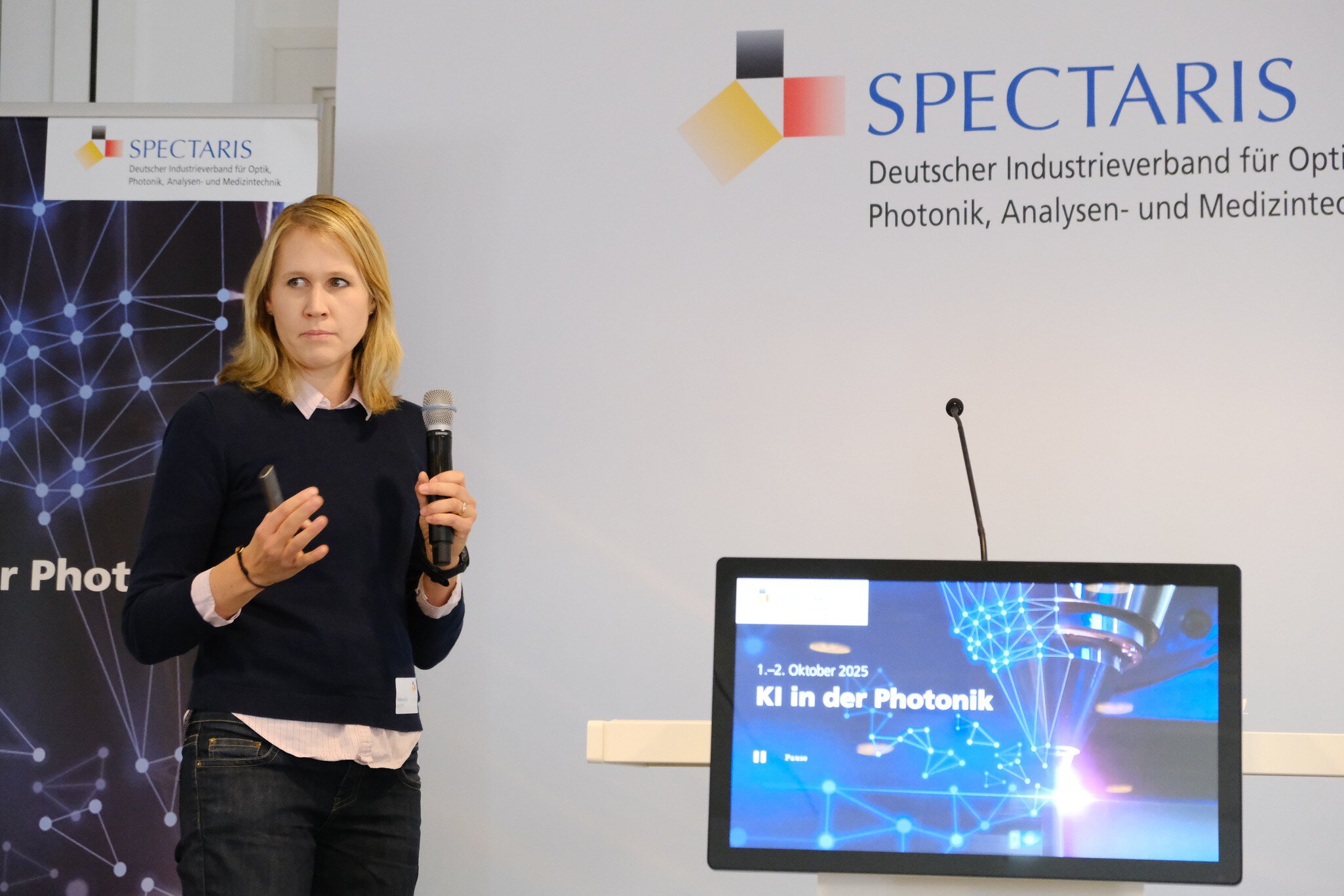 Dr. Vanessa Just will give a presentation at the SPECTARIS Conference 2025 on the topic of “AI in photonics.”