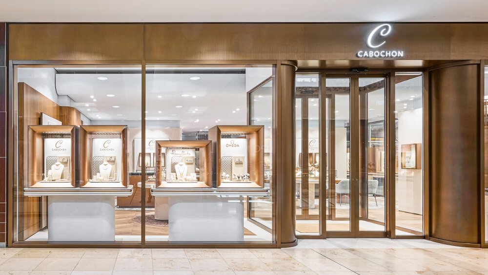 Jewellery shop with elegant shop windows displaying various pieces of jewellery and stylish interior design.