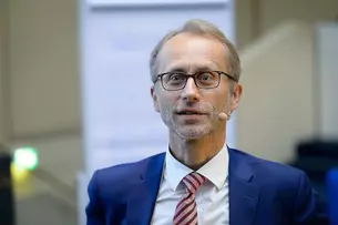 Dr. Bernhard Ohnesorge, Managing Director of Carl Zeiss Jena GmbH