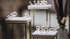 Exhibition mood: Wedding rings