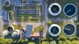 Luftbild einer Kläranlage